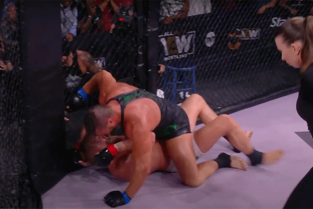 SUKKELS! MMA-gevecht tijdens AEW worstelevenement onder vuur