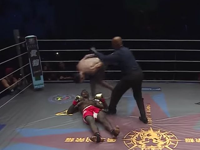 ? | GLORY Kickboxing Kampioen slaat UFC kampioen knock-out