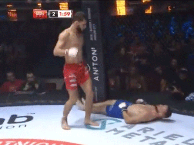 UFC tekent knock-out koning in gewichtklasse Conor McGregor (video)