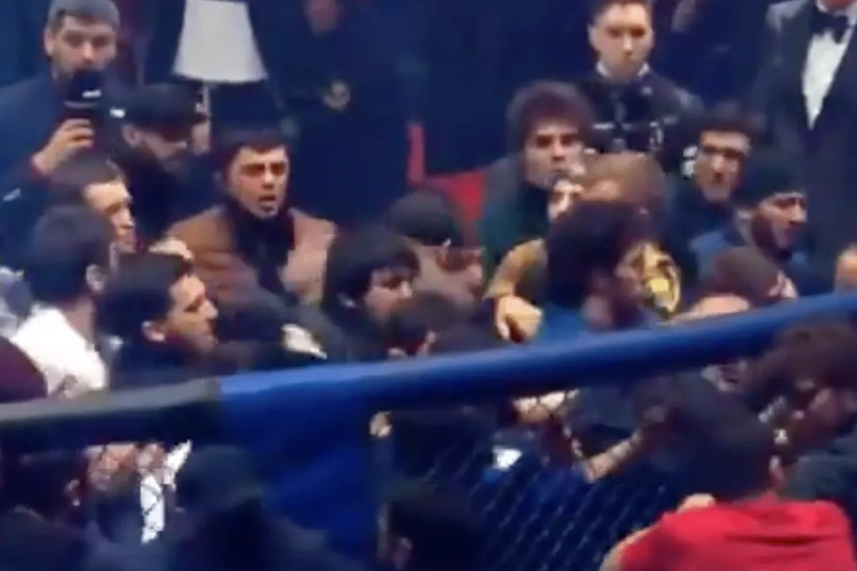 Massale vechtpartij vandaag tijdens groot MMA-toernooi (video)