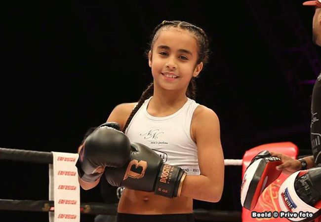 Alweer een kickboks titel voor de 8 jarige Amira Tahri