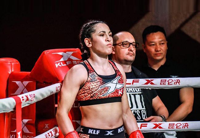 Kickboksen: Anissa Haddaoui pakt knock-out winst in Shanghai