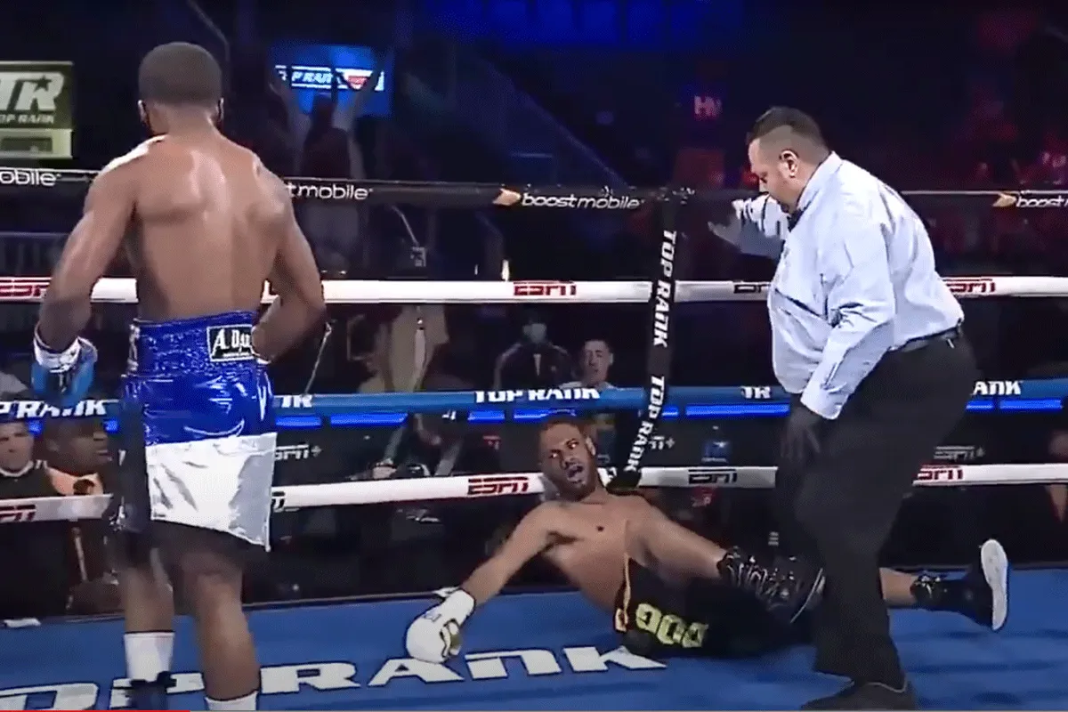 Welterusten! Boksdebutant scoort 'KO' van het jaar (video)