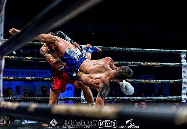 VIDEO: Bizarre superkick in WKN Europees titelgevecht