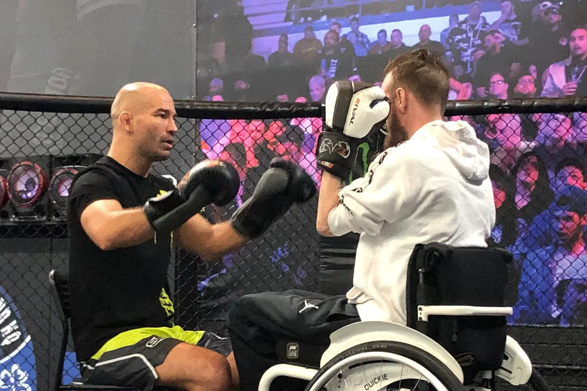 Bare Knuckle boksen: Artem Lobov verslaat Jason Knight (video)