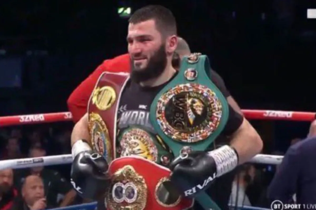 Artur Beterbiev te sterk voor Anthony Yarde en behoudt wereldtitels