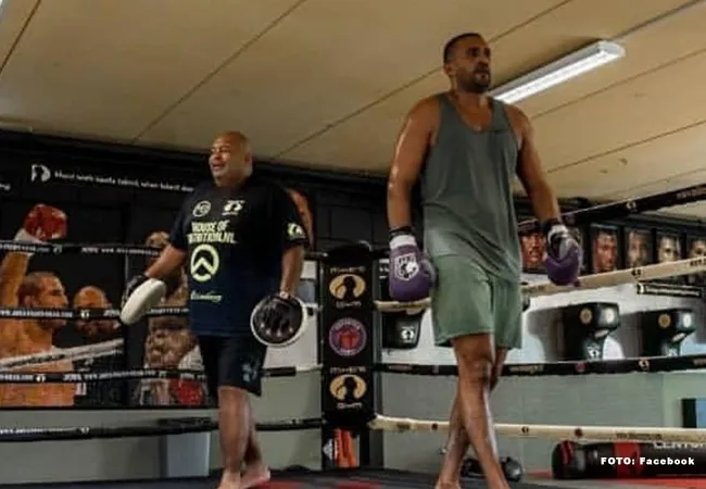 Badr Hari stopt samenwerking met toptrainer Mike Passenier