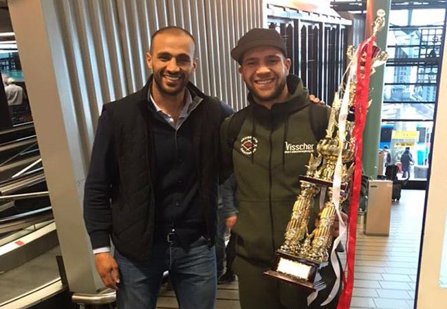 Badr Hari verwelkomt K1 Wereldkampioen Roel Mannaart
