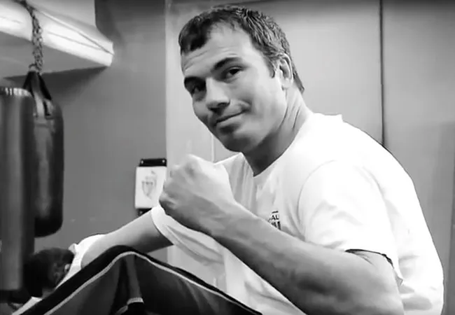 Kickbokser met één arm vecht zijn weg naar de top