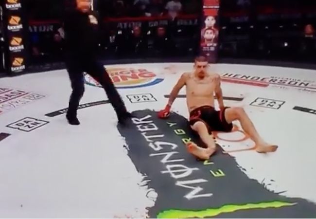 Schokkende Video: Bellator vechter breekt been in gevecht