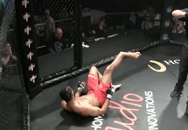 VIDEO: Shokkende beelden van bizarre beenbreuk na felle low-kicks