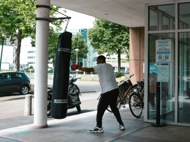 GRATIS TRAINEN: Bokszakken terug in de straten van Amsterdam