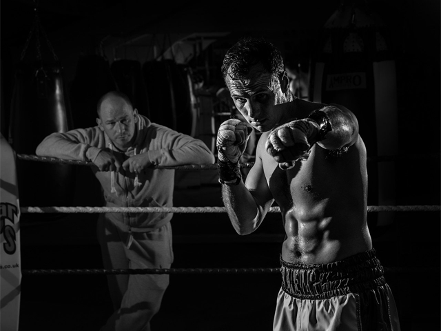 Geschreeuw in en langs de ring: Taalgebruik bokscoaches onderzocht