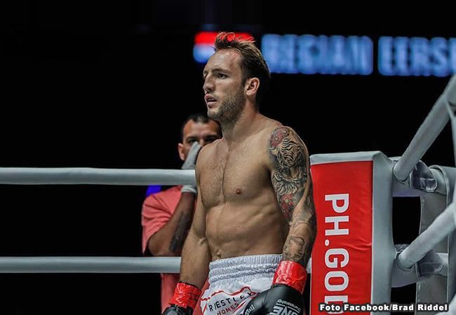 Kickboks ster Brad Riddell tekent contract bij UFC