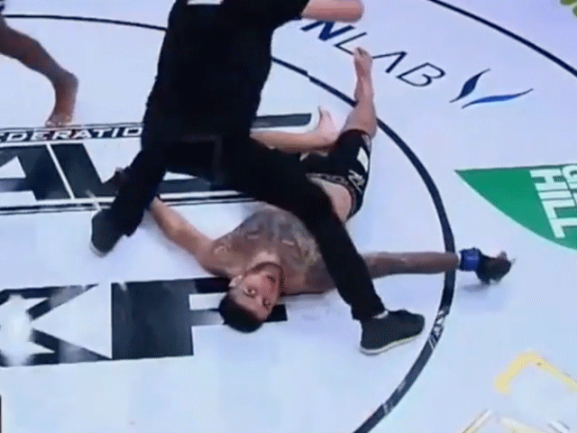 VIDEO: MMA-vechter eist titelkans na brute knock-out winst