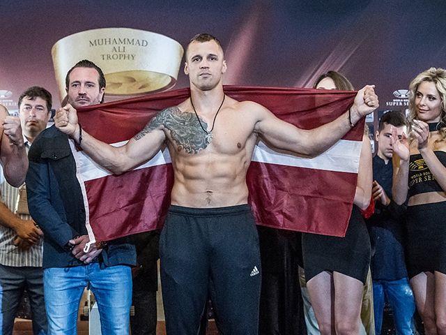 Boksbond pakt bokskampioen zijn wereldtitel af