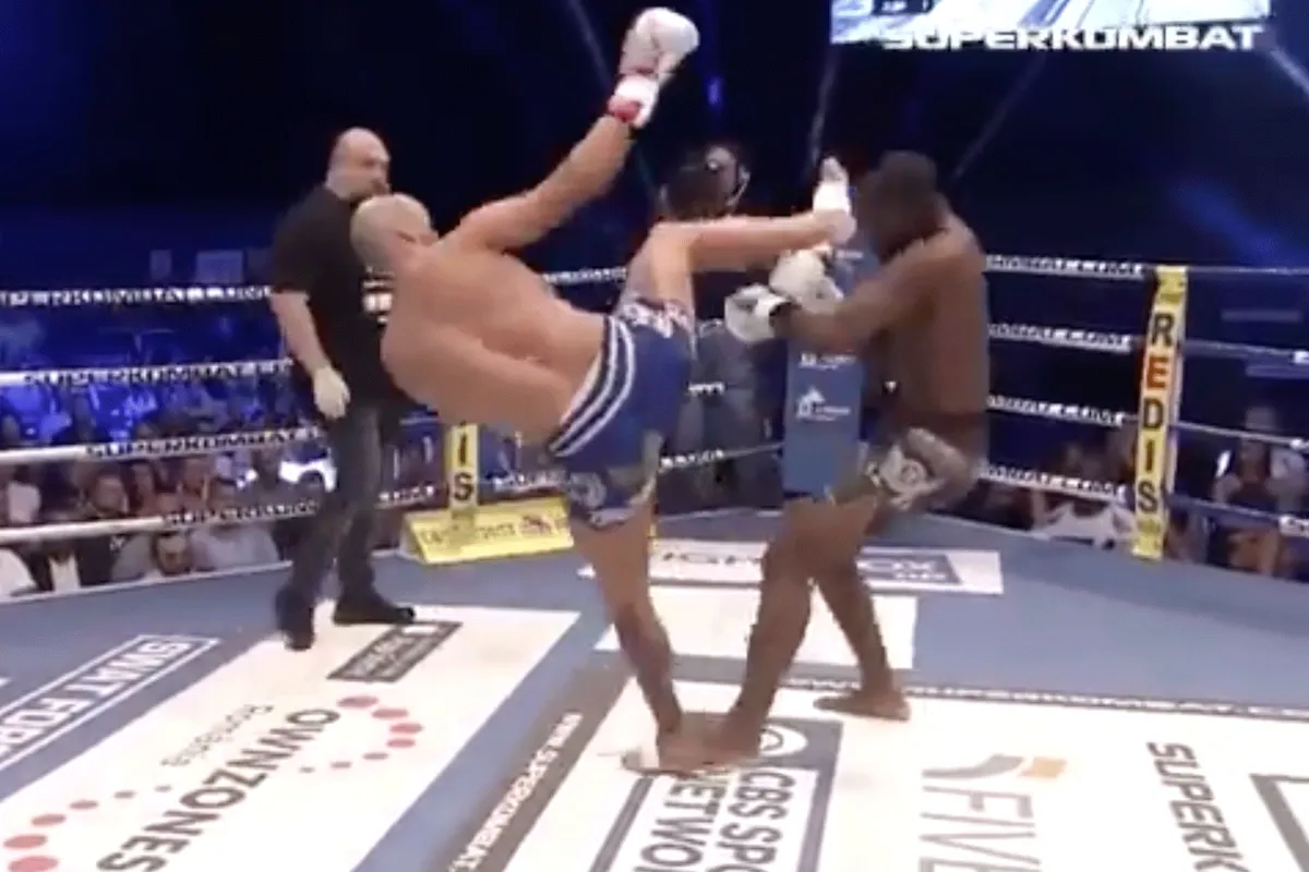 Knock-out kanon tekent contract bij ONE Championship (video)