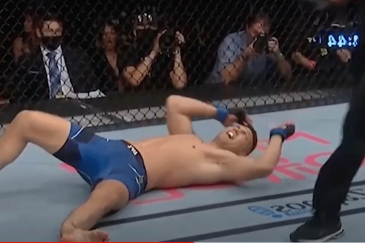 Wijven scheentjes: UFC'er Rockhold zet rivaal Weidman te kakken