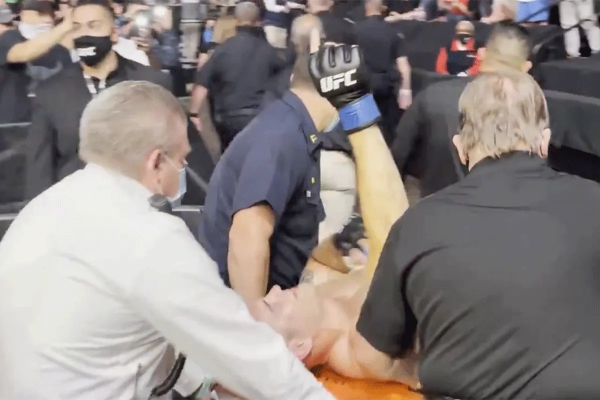 Afgrijzen om botbreuk UFC'er Weidman: 'Schrok me kapot'