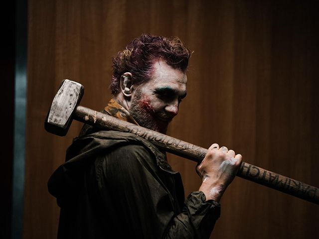 Conor McGregor gaat op 'The Joker' toer in reclame video