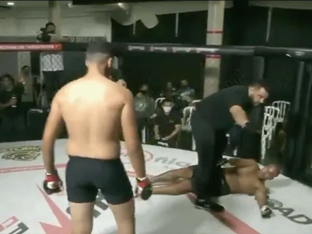 SCHANDALIG: Scheidsrechter laat vechter door knokken na zware knock-out (video)