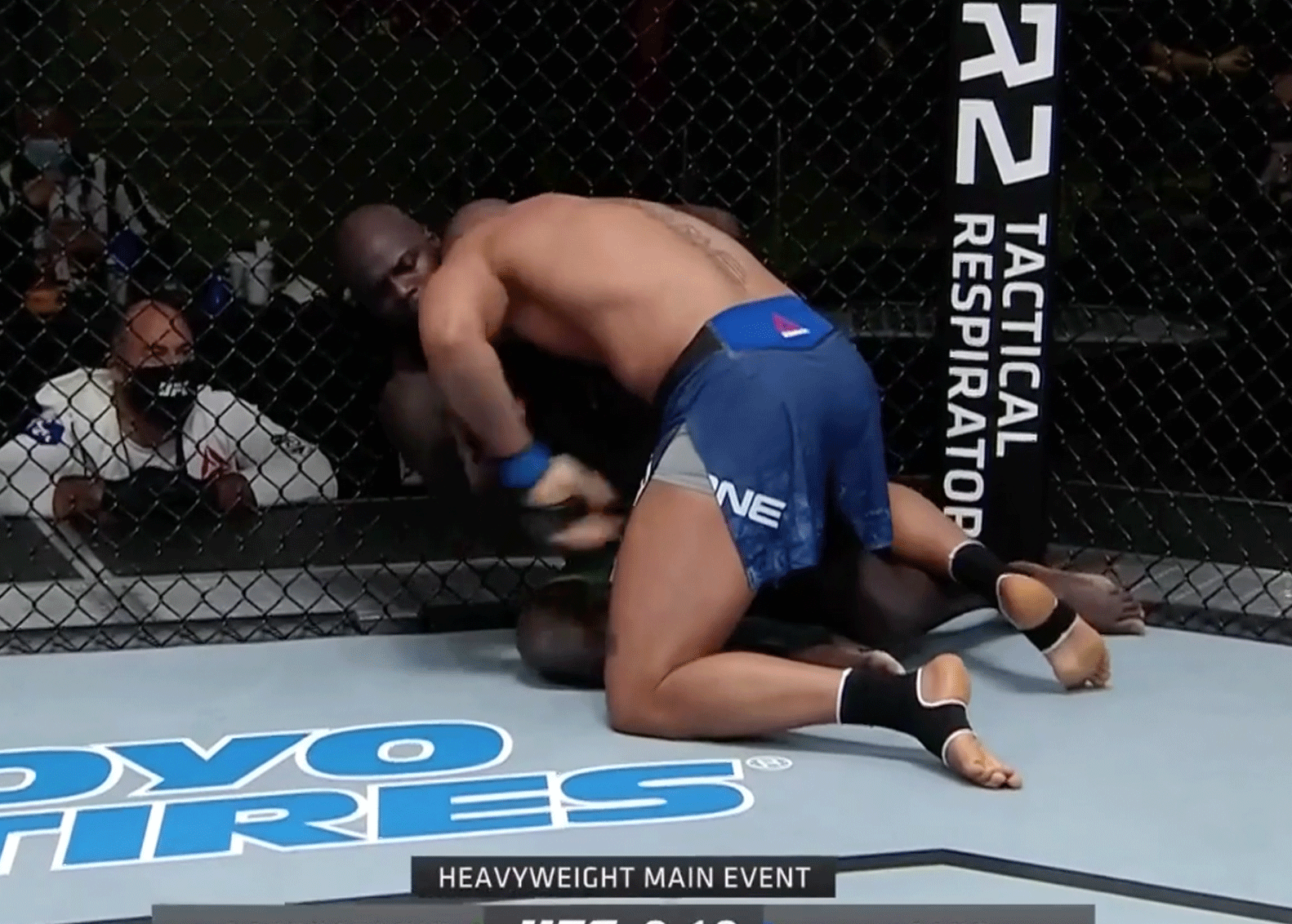 Gane vecht zich langs Rozenstruik in saaie UFC-headliner (video)