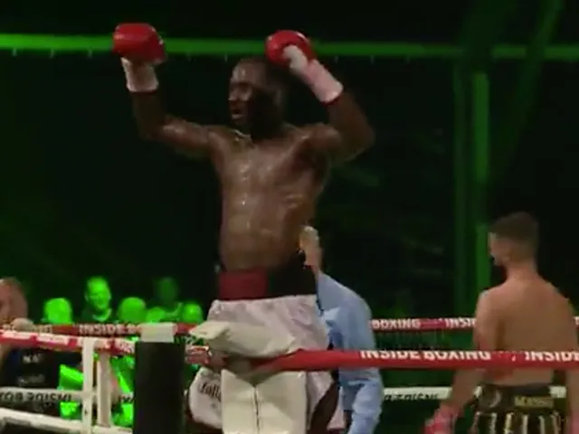 Stephen Danyo sleept WBA-titel binnen tegen Navid Mansouri