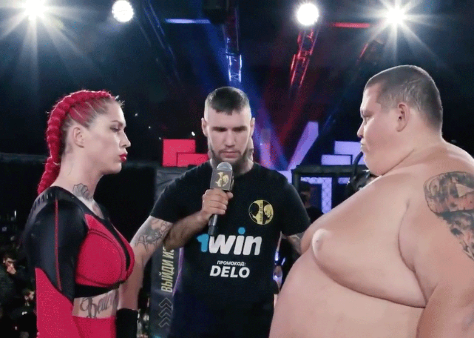 Bellator MMA tekent een vrouwelijke vechter die man van 265 kilo knock-out mepte