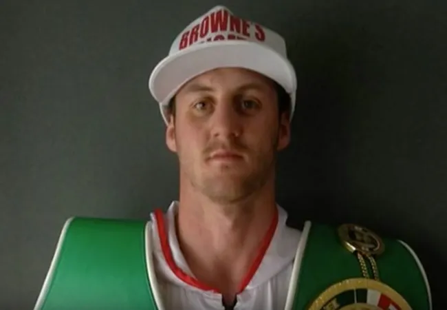 Oudere broer wil in plaats van gestorven bokser de ring in!