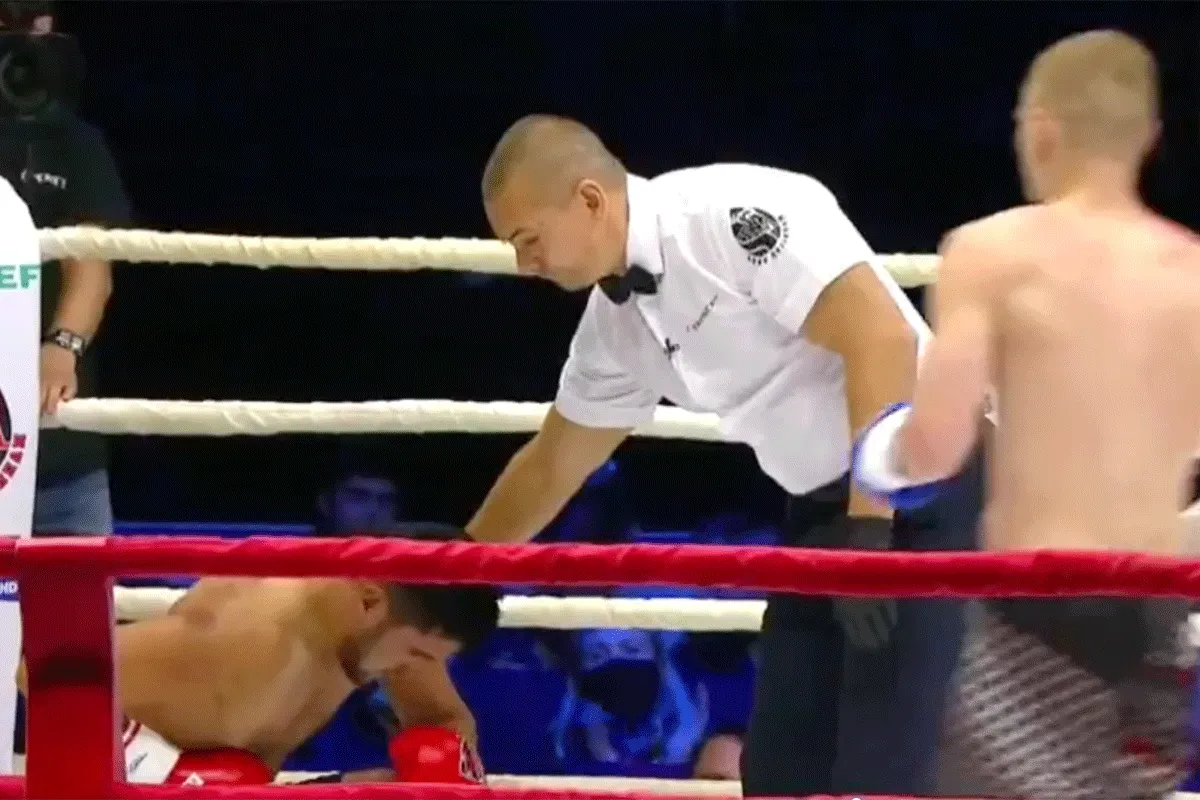 NASTY! Gemene Body Kick 'KO' maakt einde aan gevecht (video)
