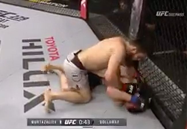 VIDEO | UFC Moskou: scheidsrechter stopt slooppartij niet op tijd