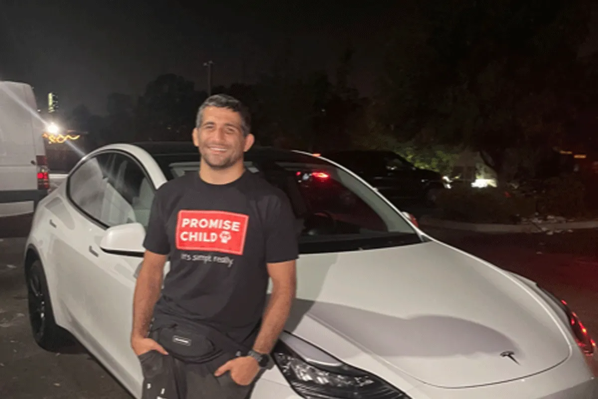 'Elon Musk is een gangster': Miljardair leent UFC'er dikke auto