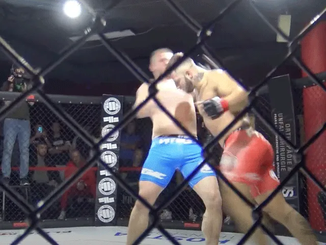 VIDEO: Snelle brute knock-out op EMC 5 in Dusseldorf