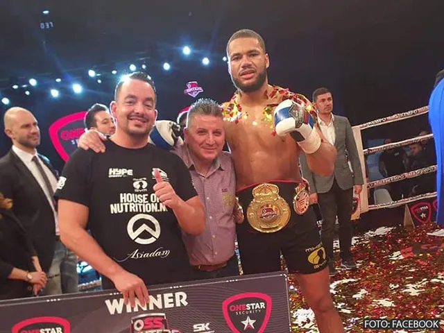 Fabio Kwasi in kwartfinale Tatneft kickboks toernooi Rusland