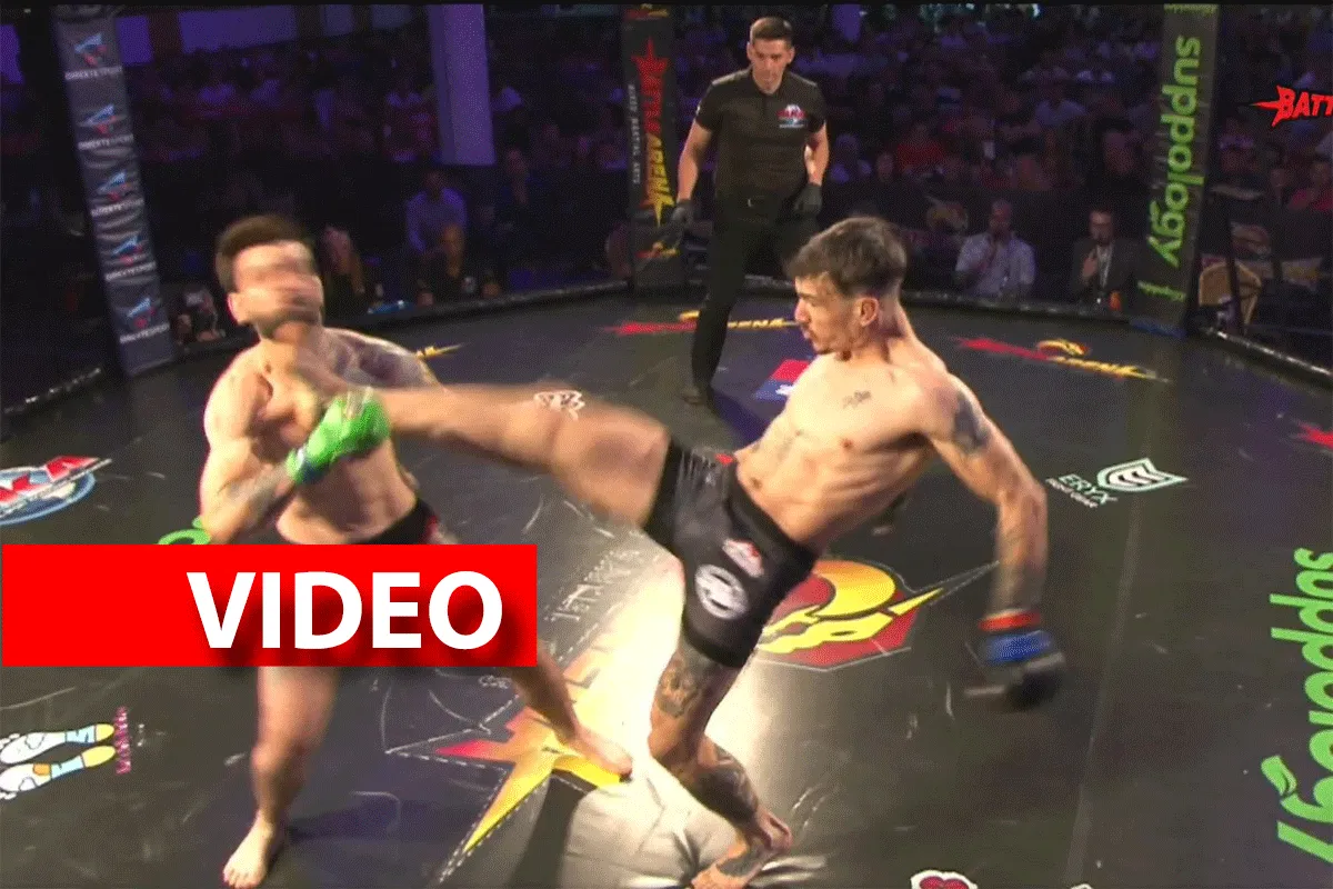 Vechter 'KO' door frontkick in bakkes! Daar gaat je neus!