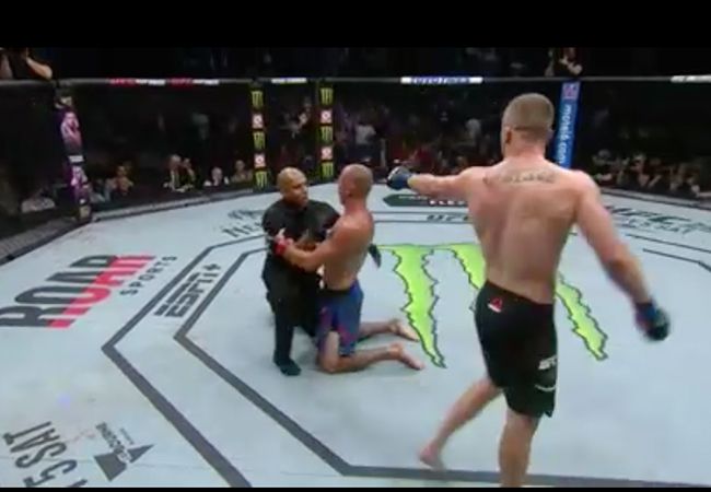 Knock-out Video: UFC vechter Gaethje woest op scheidsrechter