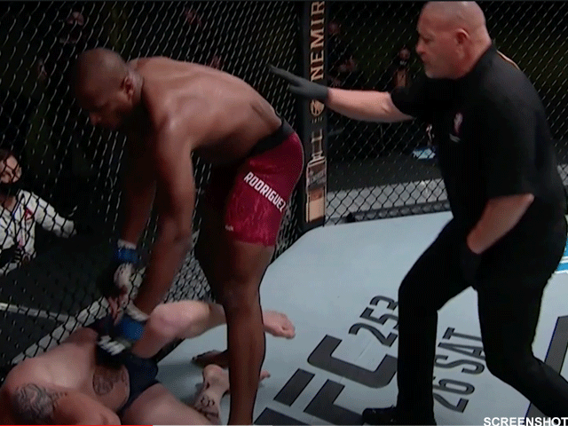? WALGELIJK: UFC baas Dana White 'woest' op scheidsrechter
