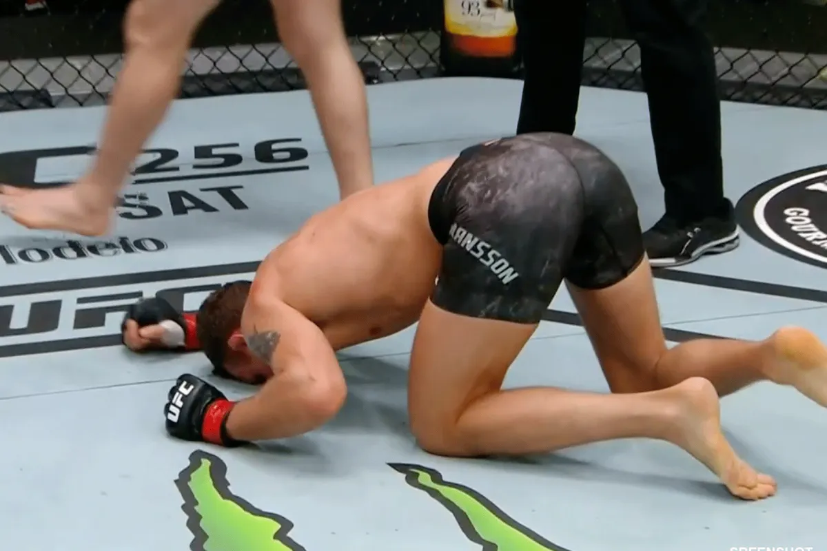 Kapot geslagen MMA-vechter deelt beladen bericht na heftig verlies: 'mijn ziel is nog heel'