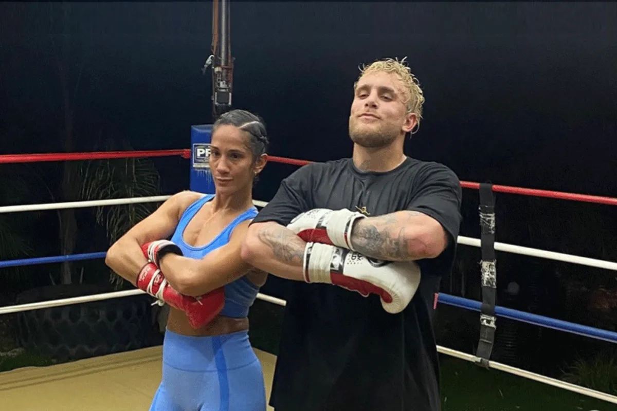 Jake Paul doet slimme zet! Ronselt bokskampioen Serrano