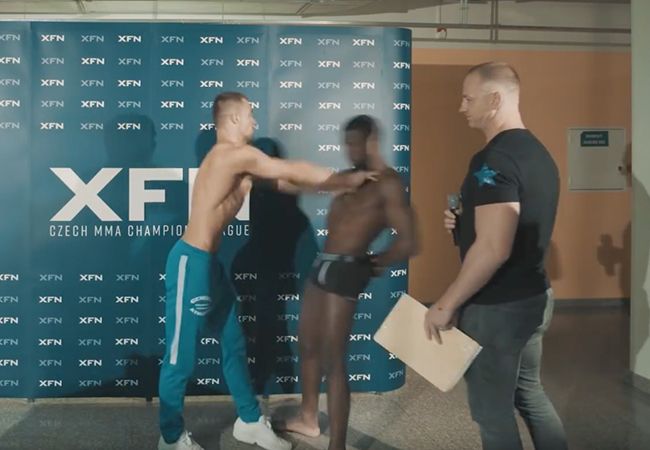 VIDEO: MMA vechter Jan Janka mishandeld tegenstander bij staredown