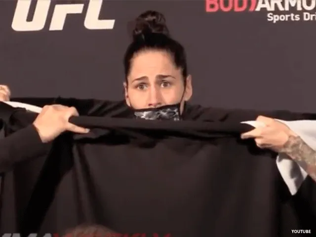 ? | ENG MOMENT: UFC vechter valt bijna flauw op weegschaal