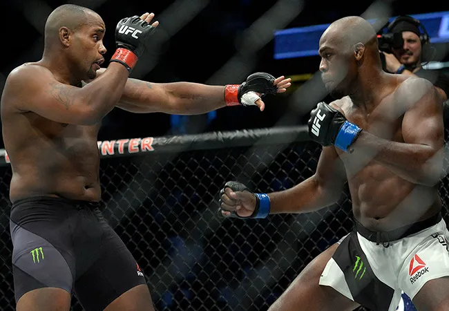 Jon Jones gestript van titel, Daniel Cormier hersteld als kampioen voor UFC 214!