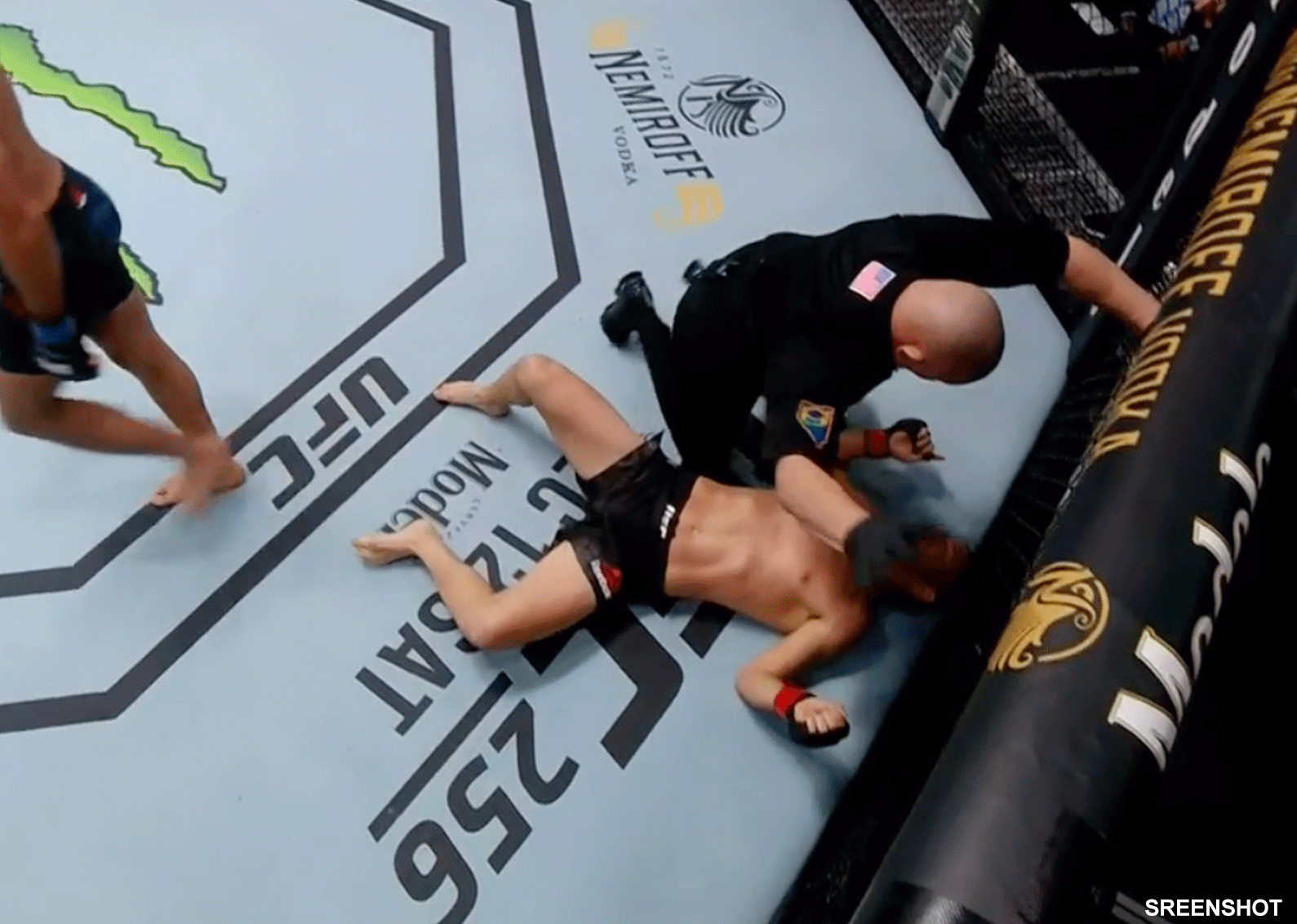 UFC-debutant scoort razendsnel brute knock-out en $50.000 (video)