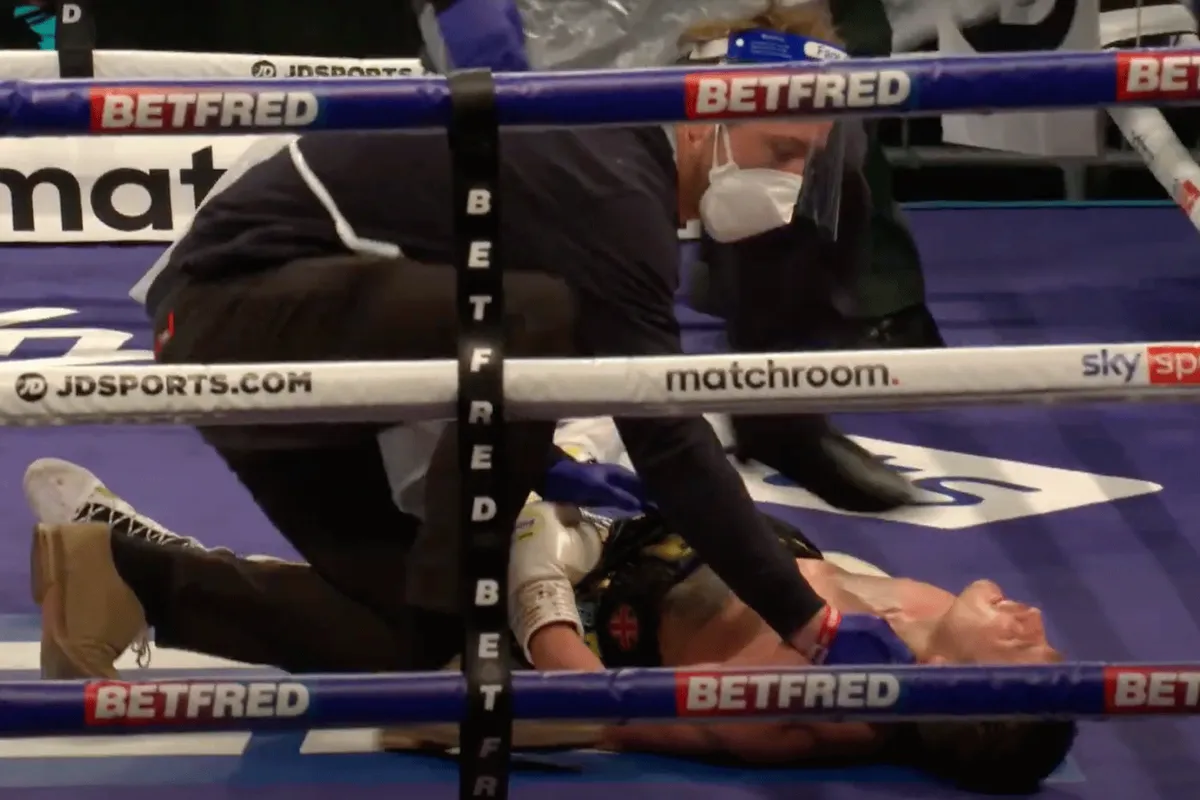 GROTE SCHOK: Bokskampioen knock-out tegen onbekende Mexicaan (video)