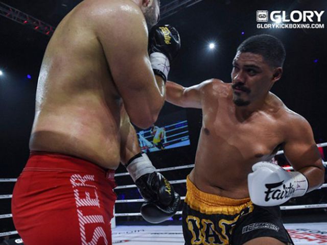 GLORY Kickbokser Junior Tafa maakt stap naar MMA-vechten