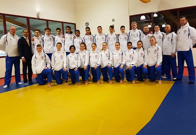 Team EK Karate onder 21 jaar gepresenteerd