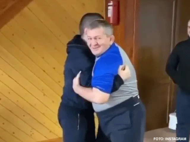 UFC-kampioen Khabib deelt emotioneel bericht overleden vader