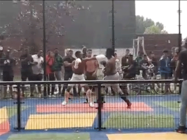 Politie stopt illegale bokswedstrijd in skatepark Hengelo