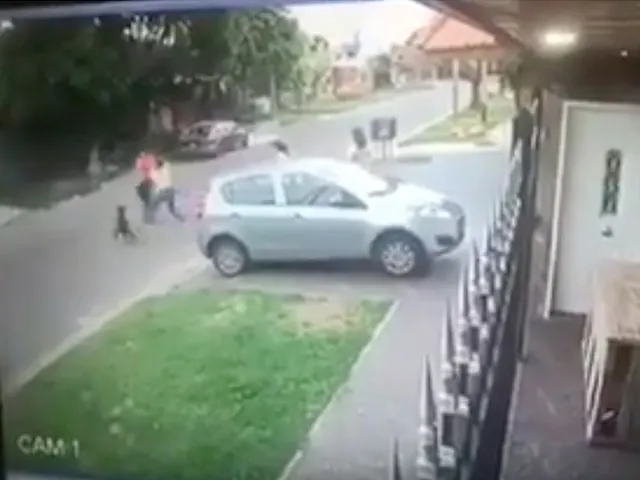 VIDEO: Vrouwelijke kickbokser geeft inbreker pak slaag