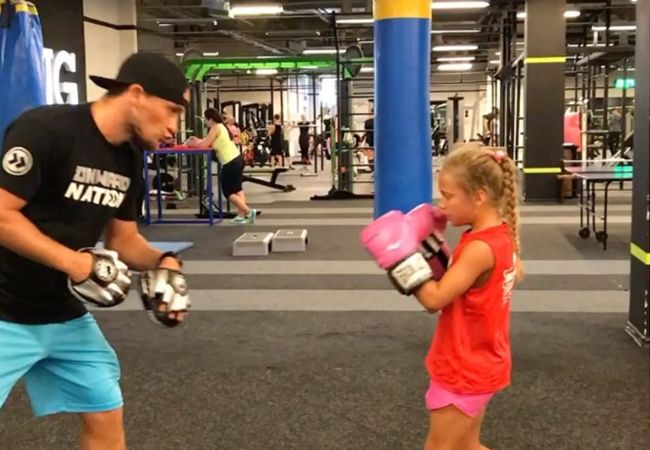 Video: Kira Makogonenko 9 jaar en nu al ongeslagen als bokser